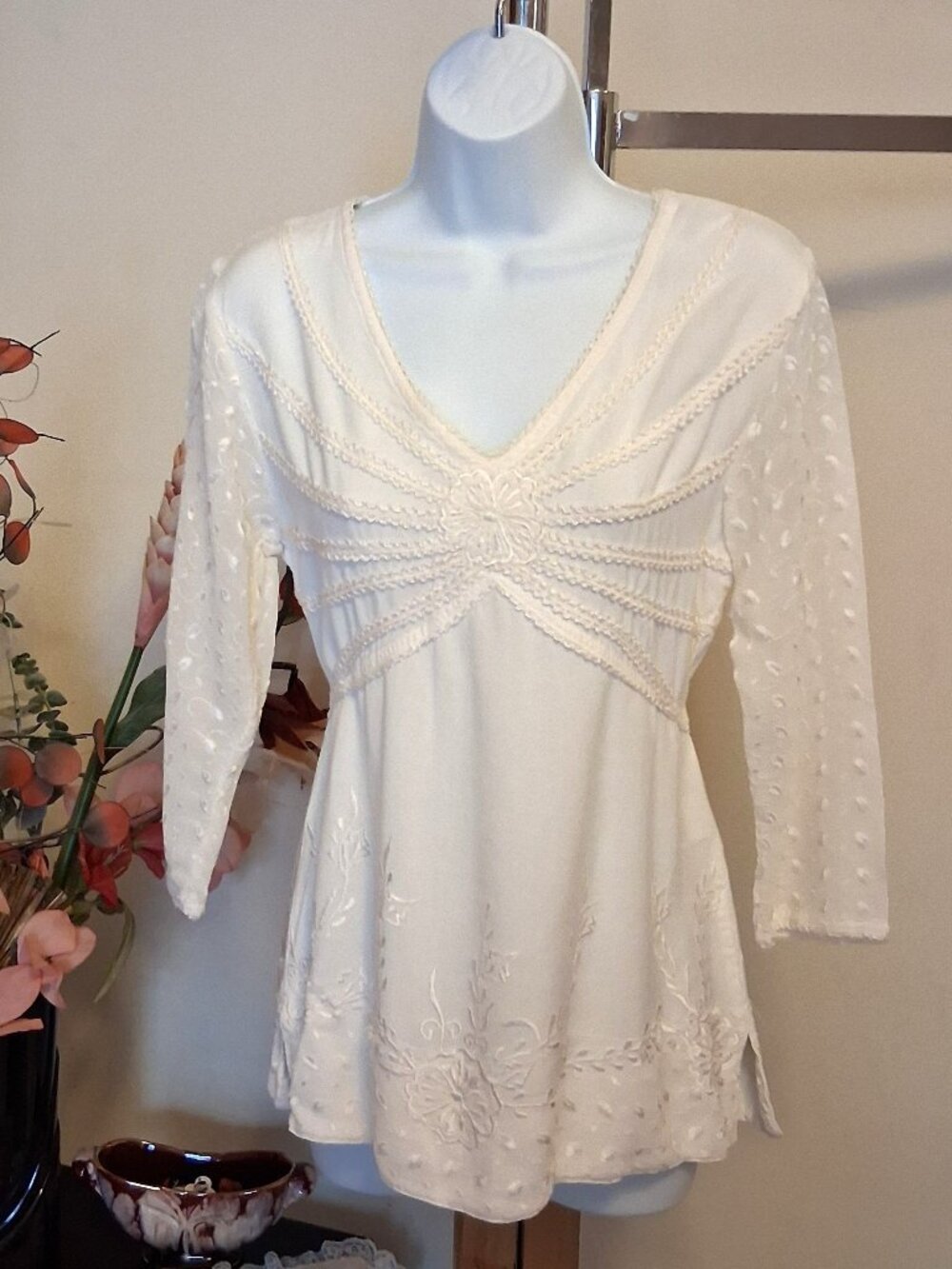 Preowned Raindrops Women’s White Embroidery Blouse Top 3/4 Sleeve 10